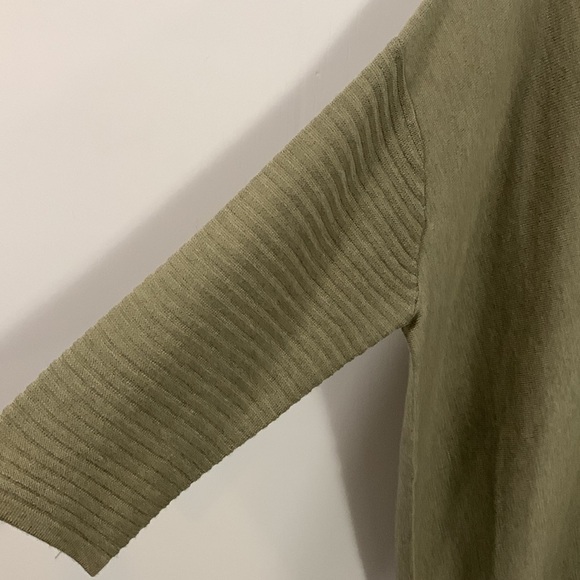 Kerisma Wool blend oversized sweater top, new with tags, slight flaws see below - Picture 7 of 10